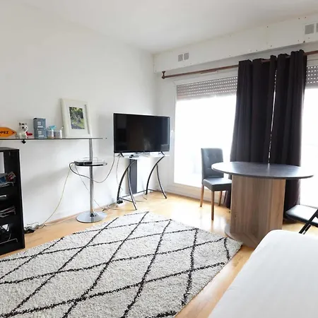 Beautiful Apt With Balcony Near Montmartre 公寓 *